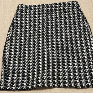 Stylish Black and White Houndstooth Skirt